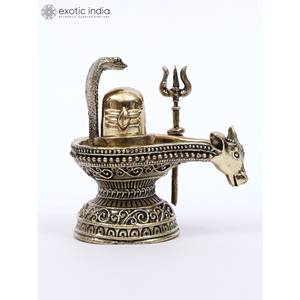 Petite sculpture Nandi Mukh Shivalingam en laiton de 2 pouces avec Naag et Trishul de protection pour les cadeaux et les temples fabriqués en Inde - Product Image 2