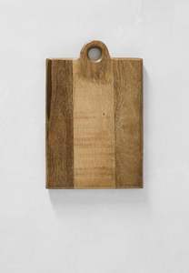 Tabla de cortar de madera rústica para decoración de cocina estilo granja, que agrega encanto tradicional y una superficie de corte funcional. - Product Image 4