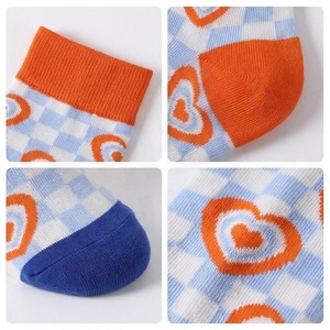 Chaussettes ras du cou bleues et blanches à carreaux avec motif cœurs orange, respirantes, en Spandex et Polyester, pour adulte, décontractées, saison printemps - Product Image 4