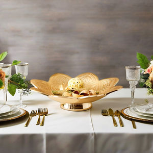 Plato Decorativo de Flores de Metal Dorado de Lujo, Aluminio Duradero de Alta Calidad para una Decoración del Hogar Elegante - Product Image 1