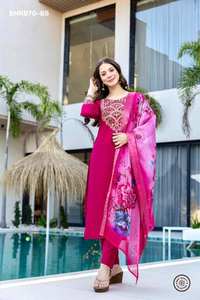 Ensemble Kurti-Pant et Dupatta en PV-Chanderi brodé, qualité export indienne, pour tenue occasionnelle. Fournisseur mondial de vêtements ethniques. - Product Image 3