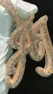 Tishya Diamante Moissanita Real de 3 Quilates, Corte Redondo, Letra Inicial Personalizada - Product Image 2