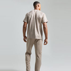 กางเกงจ็อกเกอร์ออกกำลังกายผู้ชายแบบขายส่ง สกรีนโลโก้ได้ตามต้องการ น้ำหนักเบา ผลิตจากโพลีเอสเตอร์ 100% ยืดหยุ่นได้ สวมใส่สบาย ทรงเข้ารูป มีกระเป๋าซิป - Product Image 5