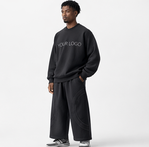 Ensemble de survêtement streetwear et loungewear surdimensionné personnalisé pour homme : sweat-shirt molletonné à col rond et pantalon large et ample - Product Image 3