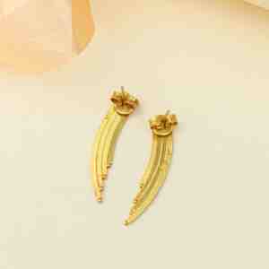 Pendientes Huggie de Diseño Contemporáneo, Plateados en Plata Antigua, Joyería Moderna y Elegante para Mujer - Product Image 3