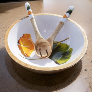 Ensemble de saladiers en bois émaillé faits à la main, motif Ginkgo Biloba, avec cuillères de service en bois assorties - Product Image 5