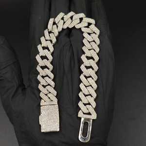Pulsera de eslabones cubanos chapada en rodio con incrustaciones de moissanita VVS plateada, estilo hip hop de lujo, para unisex. - Product Image 2