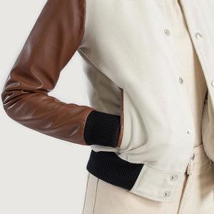 Chaqueta Varsity Crema para Mujer con Mangas de Cuero Marrón, Cuello Camisero, Largo Regular, Color Sólido, para Otoño - Product Image 6