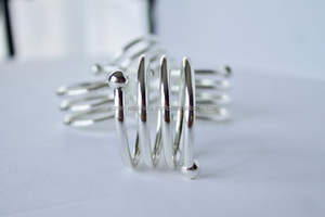 Juego de 4 servilleteros de metal en oro pulido acabado con tamaño personalizado perfecto para vajilla moderna de hotel y restaurante - Product Image 3