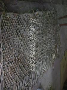 Paneles de Techo de Hoja de Palma Tejida Natural Duraderos, Diseño Tradicional Amarillo/Natural para Bares Tiki y Exteriores - Product Image 2