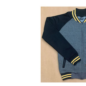 Chaqueta universitaria de forro polar Alpha Phi Alpha gris oscuro con letras griegas bordadas en chenilla y ribete negro y dorado - Product Image 2