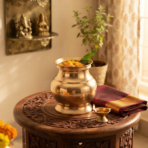 Pot à Pooja en laiton artisanal, récipient traditionnel indien pour la décoration de temple domestique, rituel de mariage, cadeau spirituel - Product Image 2