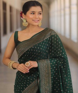 Sari de Seda Verde Esmeralda con Borde Zari, Estilo Banarasi, Tradicional Indio, para Bodas y Fiestas, Largo hasta el Suelo, Corte Regular, para Mujer - Product Image 4