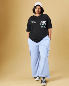 Camiseta extragrande con estampado gráfico de cuerda de saltar en negro azabache para mujer - Product Image 4