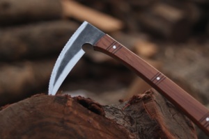 Hache Viking forgée à la main, gravée sur mesure, en acier à haute teneur en carbone, manche en bois, 6 lames coupantes, 24 cm de longueur totale, 2 kg, DIY - Product Image 5