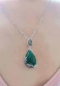 Collier pendentif en forme de larme style jade vert, plaqué or, argent sterling, vintage, minimaliste, bijoux de fiançailles, cadeau pour elle - Product Image 1