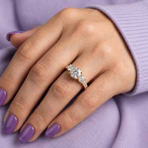 Magnifique bague à trois pierres en diamant VS2 de coupe ronde, 0,61 ct, or jaune 14 carats, bijoux de fête, cadeau pour mariage ou anniversaire - Product Image 3