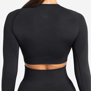 Ensemble de sport respirant personnalisé avec logo sur le devant pour femme, idéal pour le yoga, l'entraînement en extérieur et les loisirs - Product Image 5