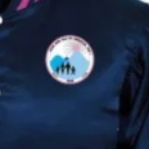 เสื้อแจ็คเก็ตบอมเบอร์ผ้าซาตินสีกรมท่าสำหรับผู้หญิง ปักลายสไตล์วาร์ซิตี้ แขนยาว ติดกระดุมด้านหน้า สวมใส่สบายในฤดูหนาว เป็นมิตรกับสิ่งแวดล้อม ระบายอากาศได้ดี - Product Image 3