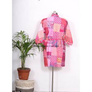 Robe de chambre kimono en soie indienne multicolore, style Kantha, vente en gros, vêtements de nuit, couleur rose, robe longue patchwork faite à la main - Product Image 6