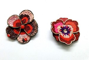 Broches de Flores con Cuentas Hechos a Mano, Diseño Único y Creativo, para Amantes de la Moda, Coleccionistas y Regalos Personalizados en Venta - Product Image 2
