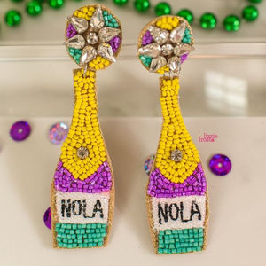 Boucles d'oreilles Huggie brodées de perles de rocaille Louisiane Mardi Gras faites à la main pour femmes filles New Orleans Classic Handmade India Design - Product Image 3