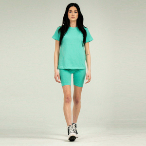 Ensemble deux pièces en coton élégant et confortable pour femmes, hauts à manches courtes avec shorts, ensemble deux pièces pour femmes, t-shirt et short personnalisés - Product Image 1