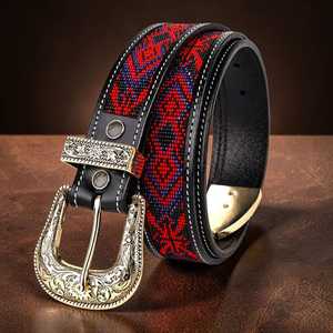 Cinturón Vaquero Premium Vintage de Cuero Genuino con Cuentas, Hebilla de Aleación, Grabado Geométrico y Incrustaciones de Cuentas, Hecho a Mano - Product Image 1