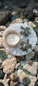 Support de bougie circulaire en pierre mosaïque avec ornements tortue et poisson pour artisanat naturel, idéal pour les diya en cristal et les plateaux de Puja - Product Image 4