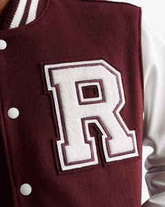 Chaqueta Varsity con cuello acanalado color granate y puños con logo personalizado de último diseño para hombre, chaqueta bomber universitaria de béisbol con botones. - Product Image 6