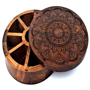 Boîte à épices de luxe avec couvercle coulissant au design mandala Plateau de table en bois de sheesham exclusif masala Dabba pour la cuisine - Product Image 3