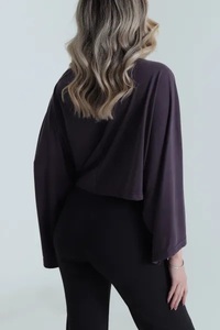 เสื้อโอเวอร์ไซส์สีฟ้าอ่อนสำหรับผู้หญิงไซส์พลัส ยี่ห้อ Ever Glow คอกลม แขนยาว ผลิตจากผ้าโพลีเอสเตอร์/คอตตอน ระบายอากาศได้ดี เป็นมิตรต่อสิ่งแวดล้อม สวมใส่สบาย - Product Image 3