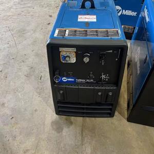 Générateur électrique robuste de qualité professionnelle, idéal pour alimenter les équipements de soudage professionnels sur les chantiers extérieurs et dans l'industrie. - Product Image 4