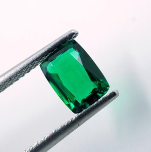 Émeraude de laboratoire : Pierre précieuse verte zambienne de 0,80 ct, taille coussin - Product Image 5