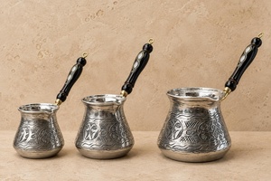 Cafetière turque en cuivre avec base étagée et longue poignée, pot turc traditionnel pour la préparation du café - Product Image 6