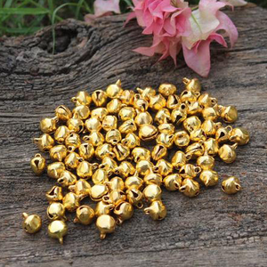 Mejor Precio en Cuentas de Campana Ghungroo Doradas con Baño de Latón para Manualidades, Joyería y Decoración del Hogar (Tamaño 8MM, Paquete de 100 Unidades) - Product Image 1