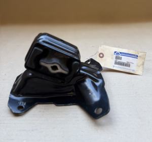 Soporte de Motor MOPAR Original Personalizado para Fiat 124 Spider (1800 Rally Abarth) de Goma y Metal - Pieza de Repuesto al por Mayor para Motor de Automóvil - Product Image 3