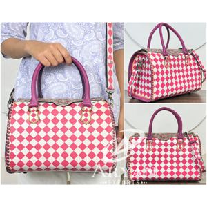 Bolso de Viaje de Lujo Moderno, Bolso Grande de Cuero a Cuadros Hecho a Mano, Bolso Bandolera para Mujer - Product Image 1