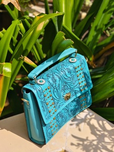 Nouveauté 2026 : Sac à main bandoulière en cuir véritable 100% pour femme, motif floral sculpté à la main par un designer - Product Image 2