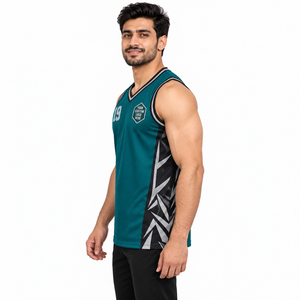 Maillot de basketball personnalisé sans manches, vêtement de sport durable, design par sublimation, 100 % polyester, séchage rapide pour académie, école, club - Product Image 4