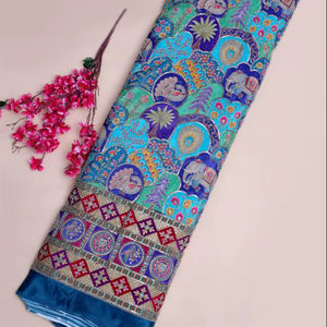 Tela Crepé Natural con Estampado Floral Turquesa y Verde Azulado, con Borde Ornamental Denso, para Confección de Prendas Étnicas Kurti - Product Image 6