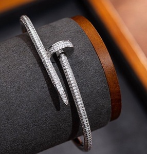 Pulsera de Diamantes de Laboratorio de Lujo de Alta Demanda para Regalos, Compromisos y Aniversarios, Disponible a Precio de Exportación - Product Image 2