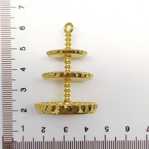 Support à trois niveaux en alliage de zinc pour thé de l'après-midi miniature, idéal pour les fêtes de maison de poupées et la décoration intérieure - Product Image 1
