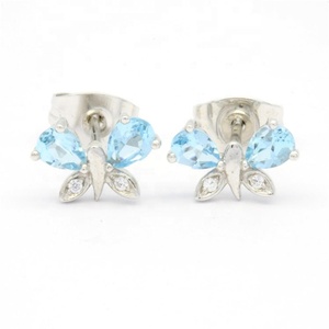 Vente en gros de boucles d'oreilles papillon en or blanc 18 carats pour femmes avec topaze, mignon et élégant plaqué rhodium pour cadeau de fiançailles d'anniversaire - Product Image 1