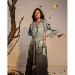 Vestido tipo chaqueta midi ombré para mujer, con cinturón, estilo trench indo-occidental, diseño contemporáneo para fiestas. - Product Image 2