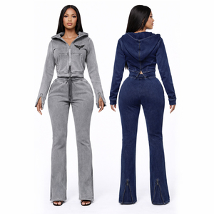 Conjunto Deportivo Personalizado de Mezclilla para Mujer, Sudadera Corta con Cremallera y Pantalones Acampanados, Atuendo de Moda de Dos Piezas, Ropa Urbana con Logotipo Personalizado - Product Image 1