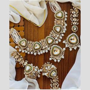 Elegante conjunto de collar choker con cuentas de perlas y piedras Kundan en oro rosa para fiestas y aniversarios - Product Image 1