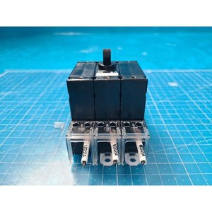 Protecteur de circuit 3 pôles Fuji CP33E/5, utilisé comme pièce détachée pour équipement semi-conducteur d'époque - Product Image 4