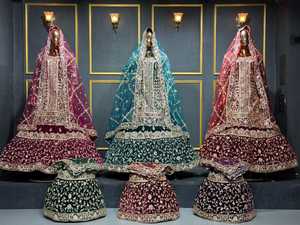 ชุดเลเฮนกาโชลีแบบฟาร์ชีขายดี พร้อมงานปักหนักแน่นแบบใหม่ โดดเด่นด้วยความสง่างามและพลิ้วไหวอย่างมีเสน่ห์ - Product Image 2