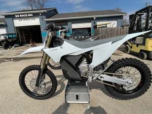 Precio Accesible para la Nueva VARG EX 2025 de 80HP con Protectores de Pies - Motocicleta Todoterreno Starks Future Lista para Enviar - Product Image 3